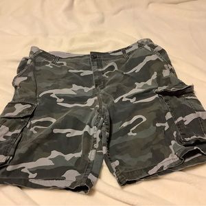 Mens camo cargo shorts size 40
